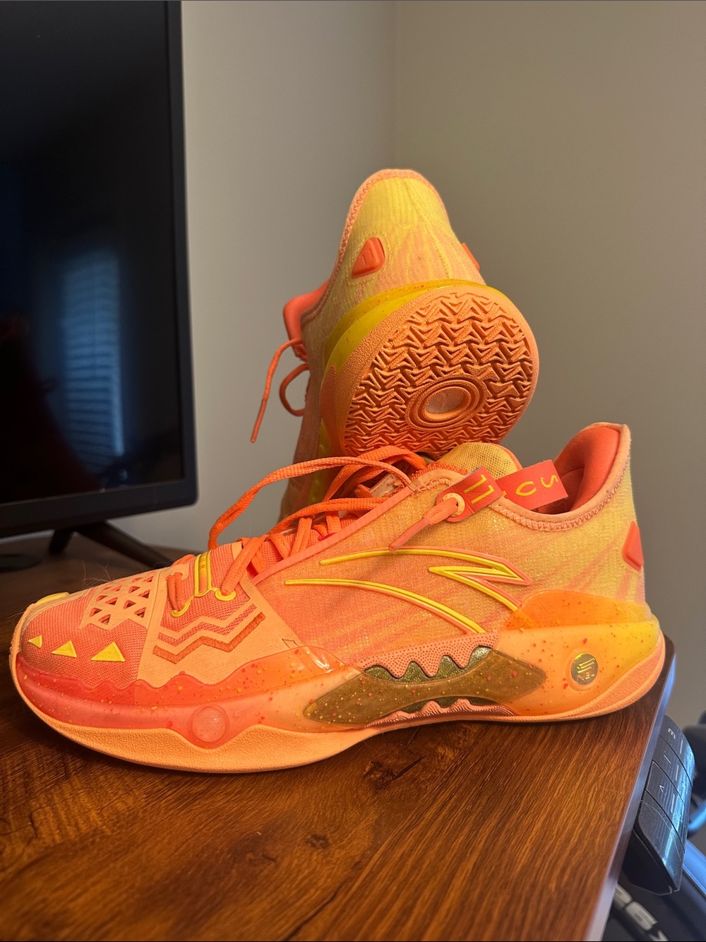 🔥Men's Kyrie Anta Shock Wave 5 Pro “Sun” basketball shoes